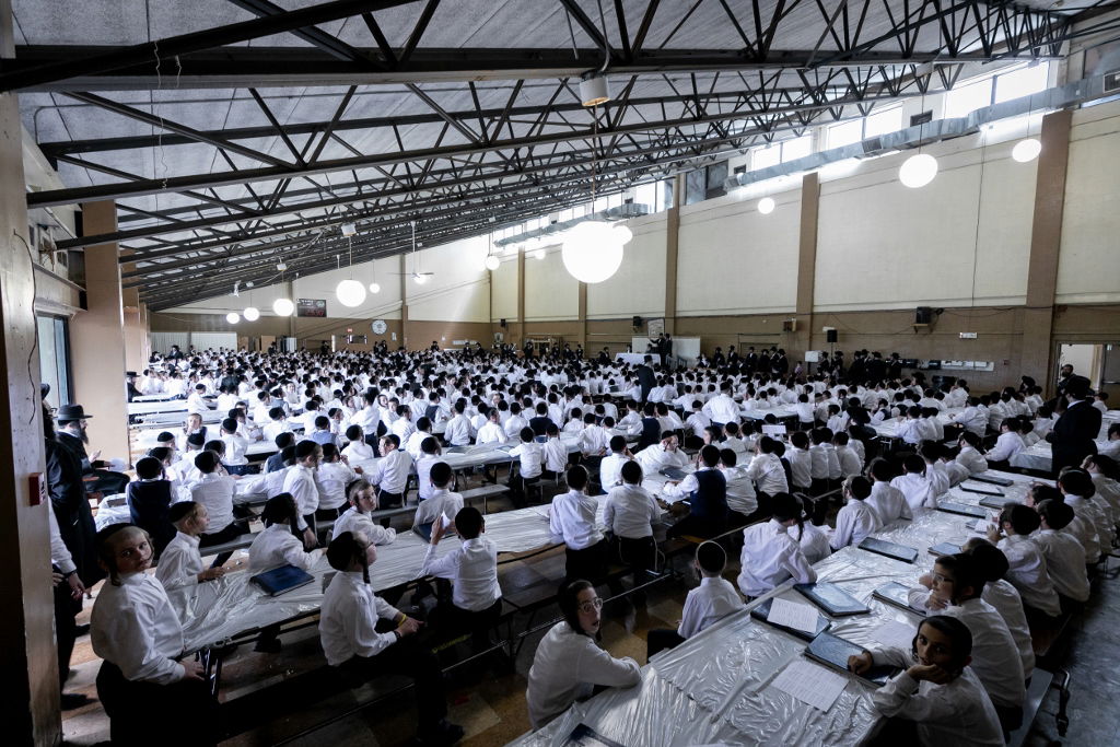 האדמו"ר מסאטמר בביקור במחנות הקיץ