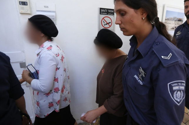 שתי המטפלות החרדיות, בבית המשפט.