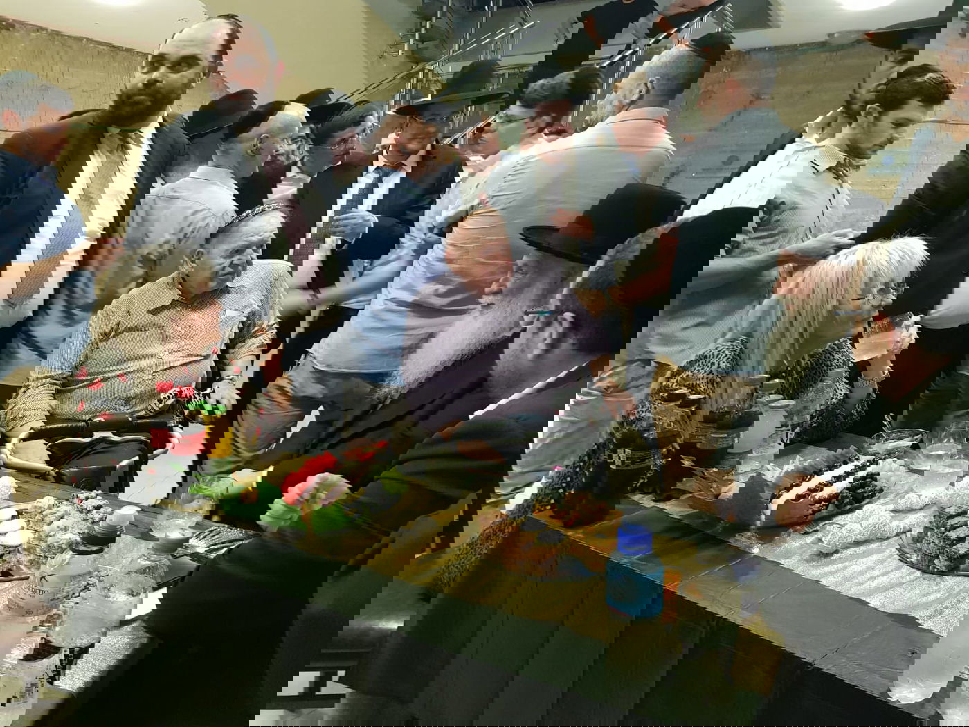 המיליארדר שלדון אדלסון ביקר בישיבת פוניבז' • תיעוד