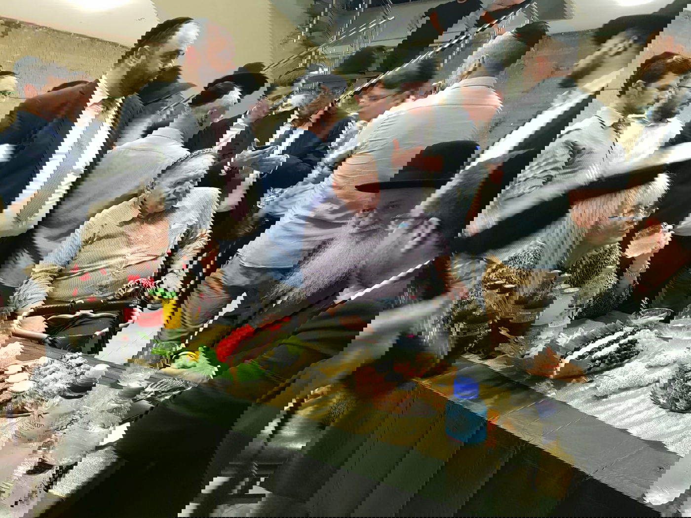 המיליארדר שלדון אדלסון ביקר בישיבת פוניבז' • תיעוד