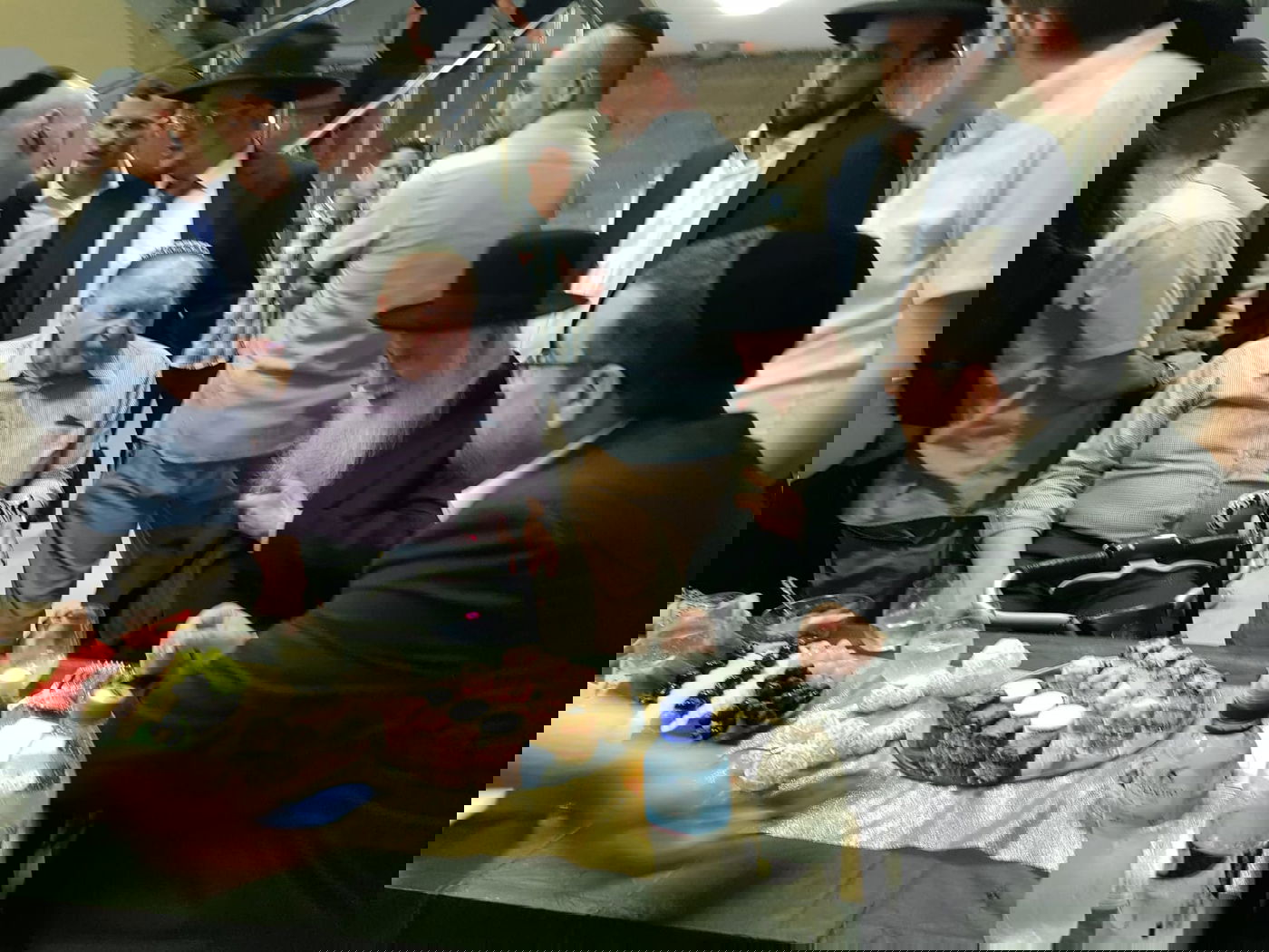 המיליארדר שלדון אדלסון ביקר בישיבת פוניבז' • תיעוד