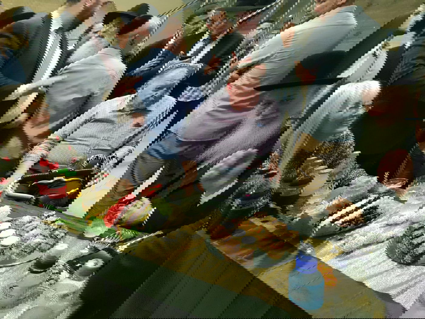 המיליארדר שלדון אדלסון ביקר בישיבת פוניבז' • תיעוד