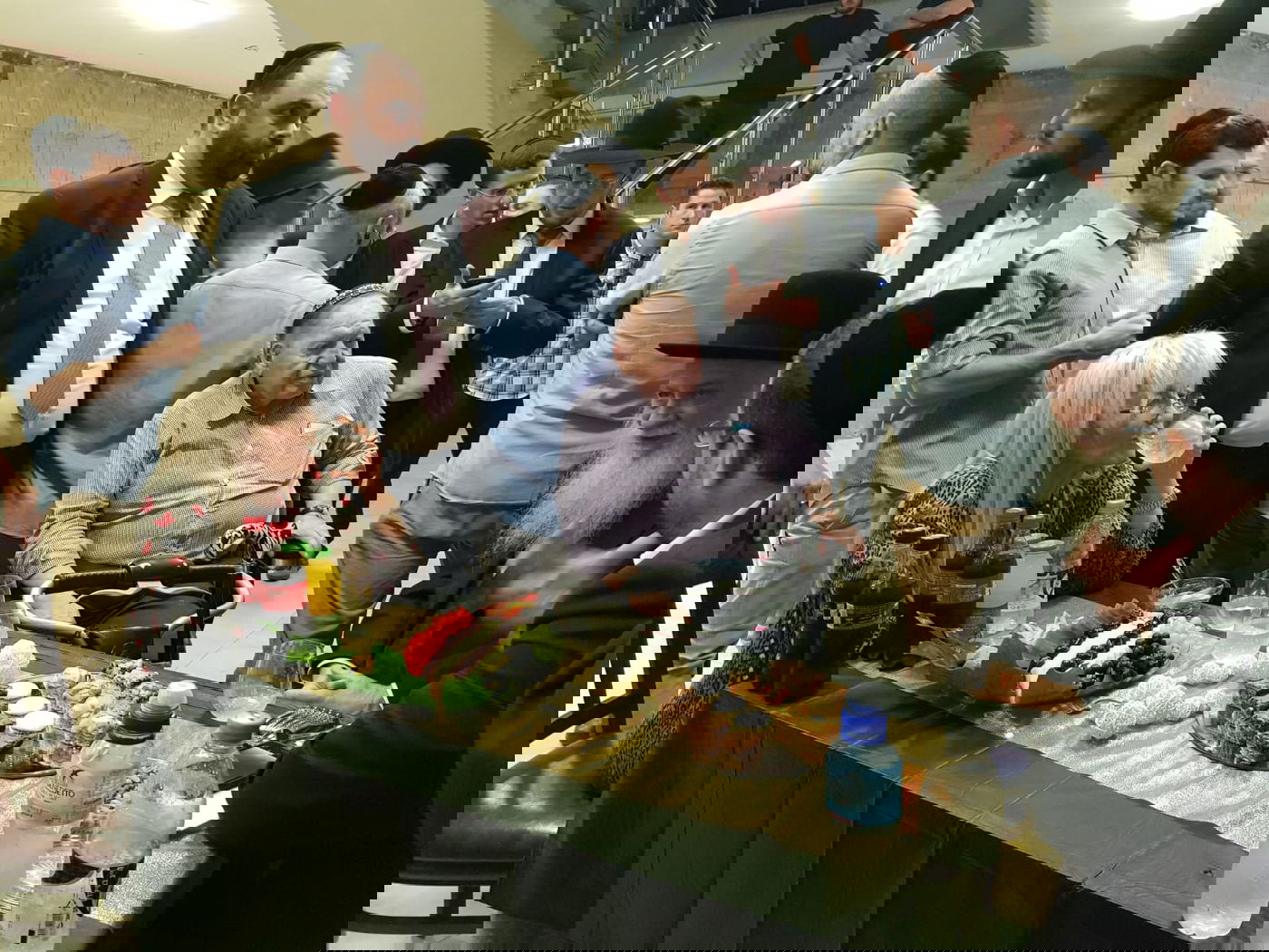 המיליארדר שלדון אדלסון ביקר בישיבת פוניבז' • תיעוד