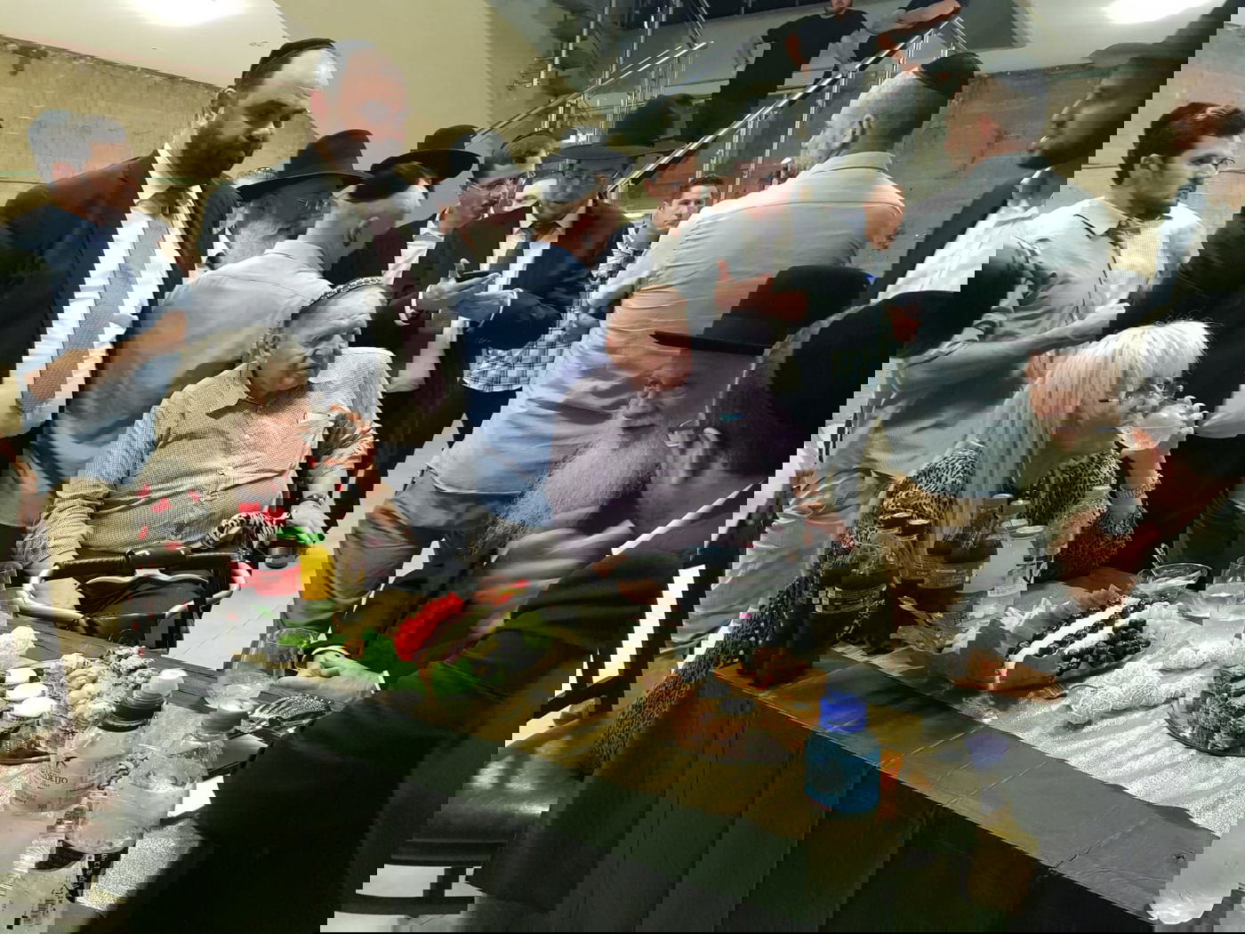 המיליארדר שלדון אדלסון ביקר בישיבת פוניבז' • תיעוד