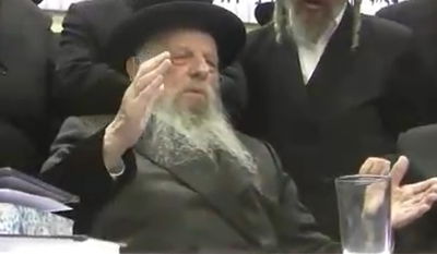 צפו: האדמו"ר פיזם את הניגון המרגש; הח"כ פרץ בבכי