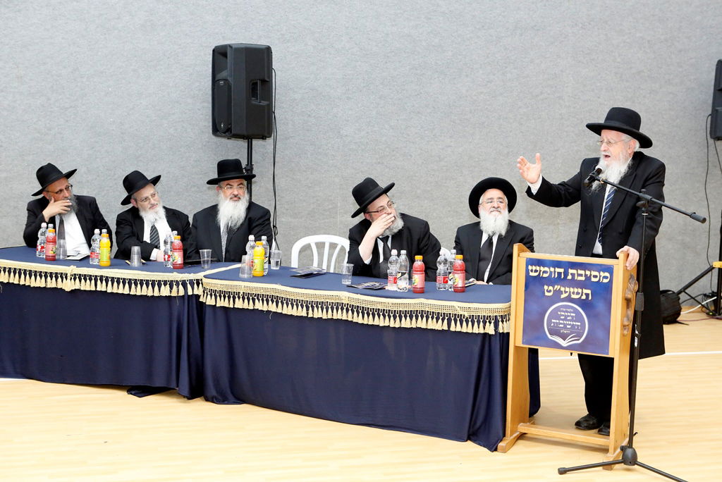 כך חגגו 'מסיבת חומש' בחיידר לבני אברכים ספרדים • צפו