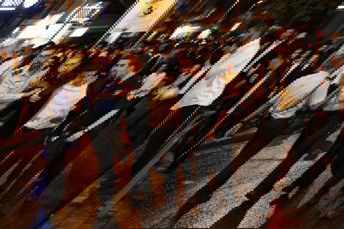 הפגנה סוערת בכיכר השבת: מכת"ז ופרשים