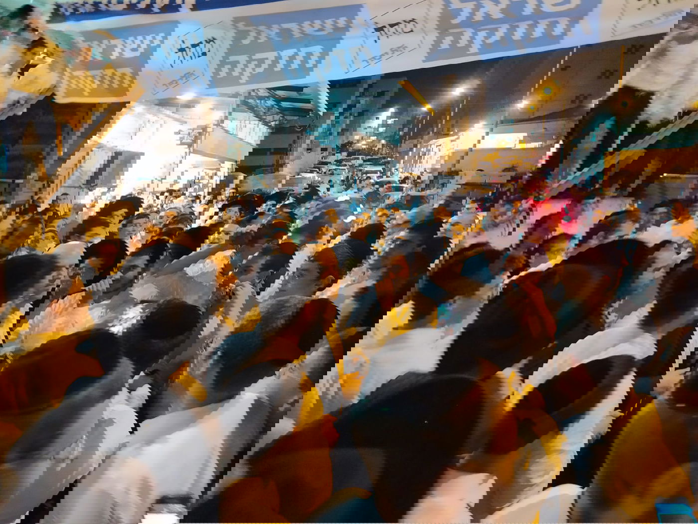 המפגינים ליד ויז'ניץ