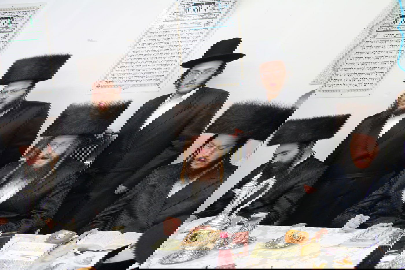 האדמו"ר מקאליב שבת בבני ברק; בית המדרש הוחשך