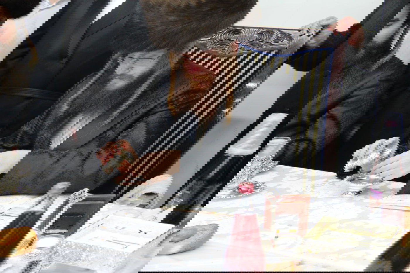 האדמו"ר מקאליב שבת בבני ברק; בית המדרש הוחשך