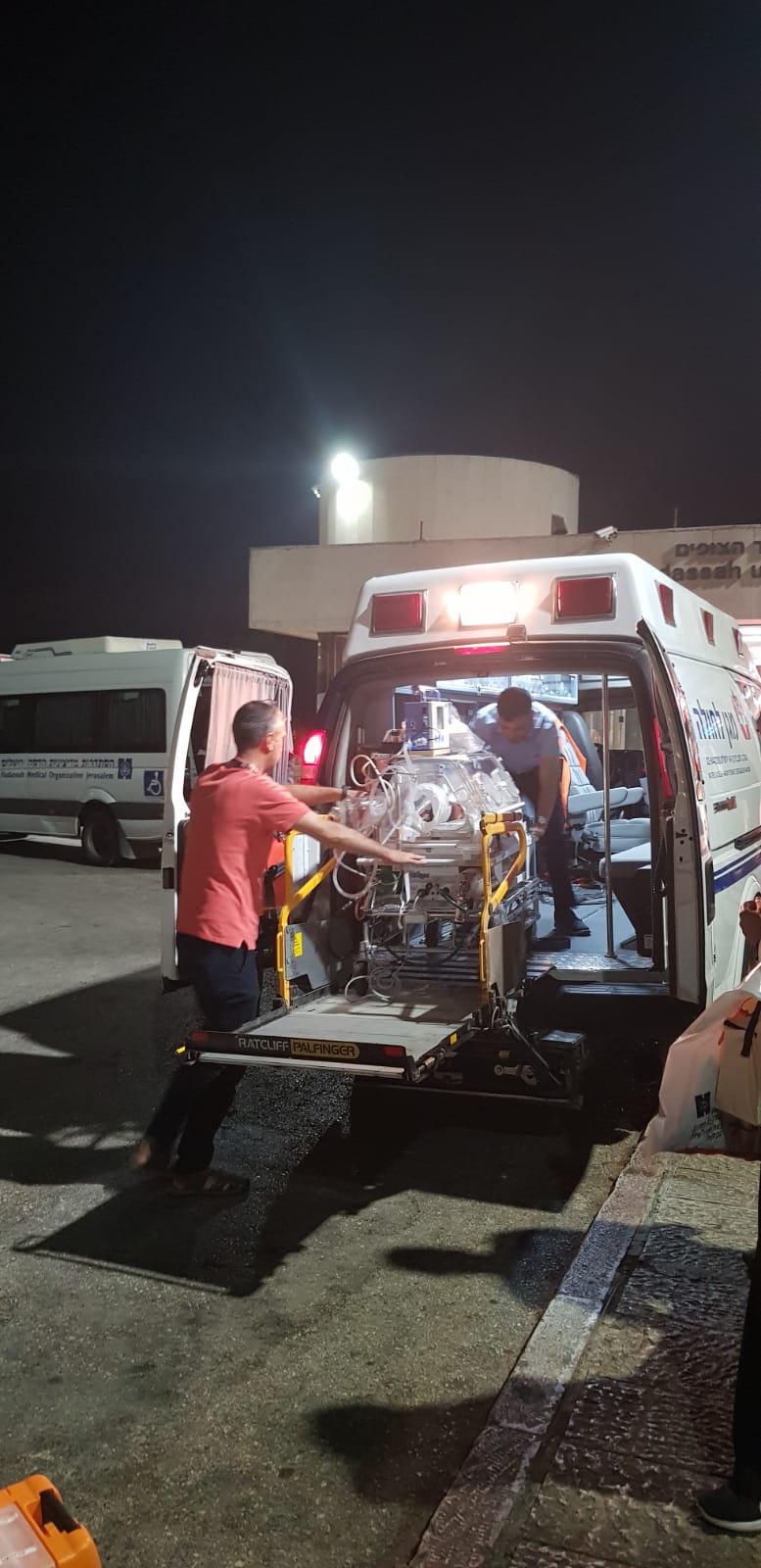 אין חתונות יש חסד: הזמר התגייס לעזרה