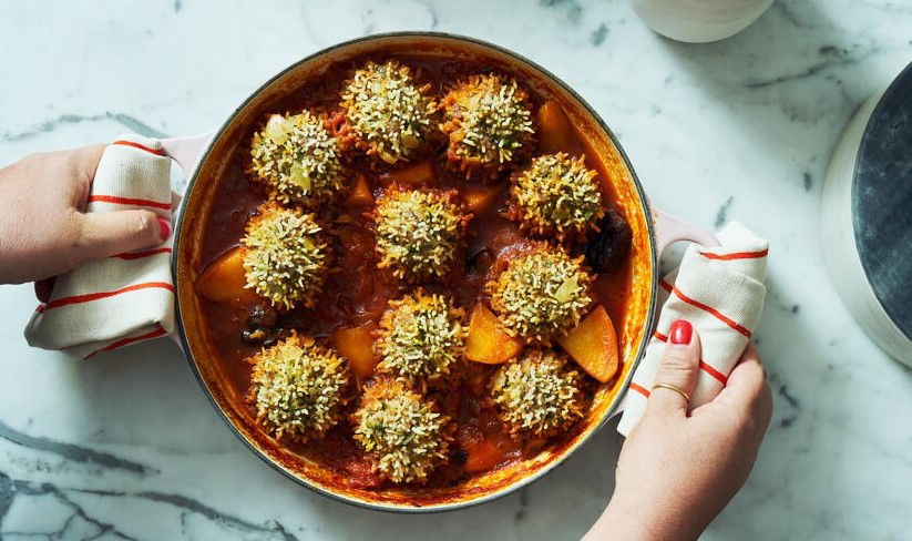 קציצות בשר ואורז ברוטב אדום