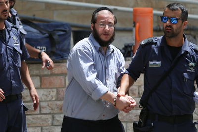 העבריין, מחוץ לבית המשפט