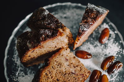 עוגת תמרים מהירה, בריאה וטעימה