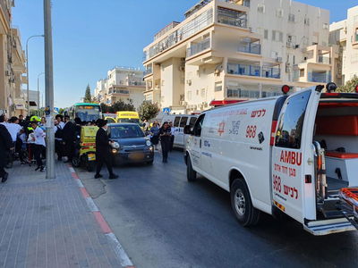 שלושה ילדים נפגעו מרכב ליד בית המדרש