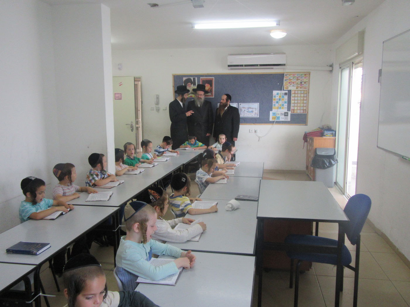 'מסיבת החומש' לילדי חסידות צאנז בטבריה