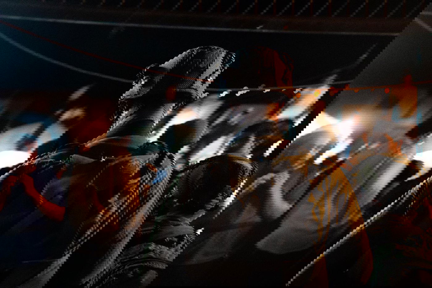 לפני כניסת המתפללים; מטען בקבר יוסף