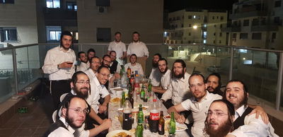 הזמרים נפגשו לארוחת גיבוש ו... שרו • צפו