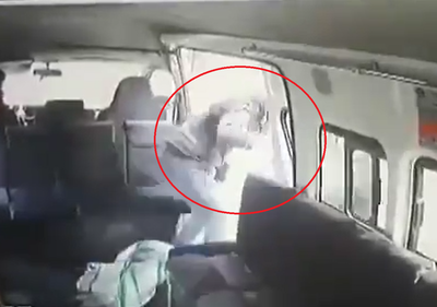 צפו: קפץ מרכב נוסע, כדי לברוח מהשודדים