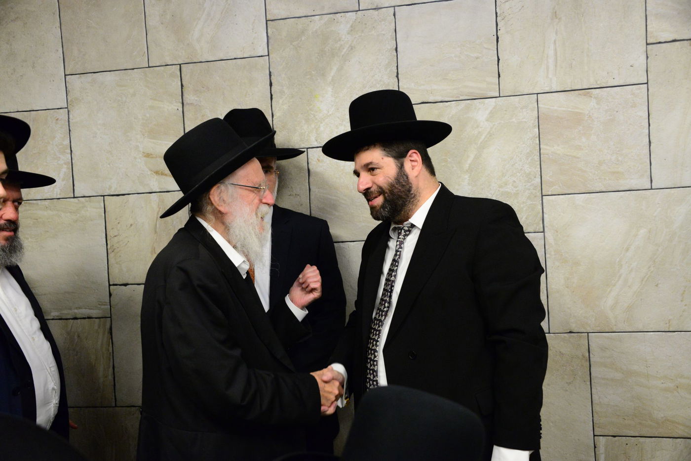 'דגל התורה' חגגה באירוסי בתו של מנחם שפירא