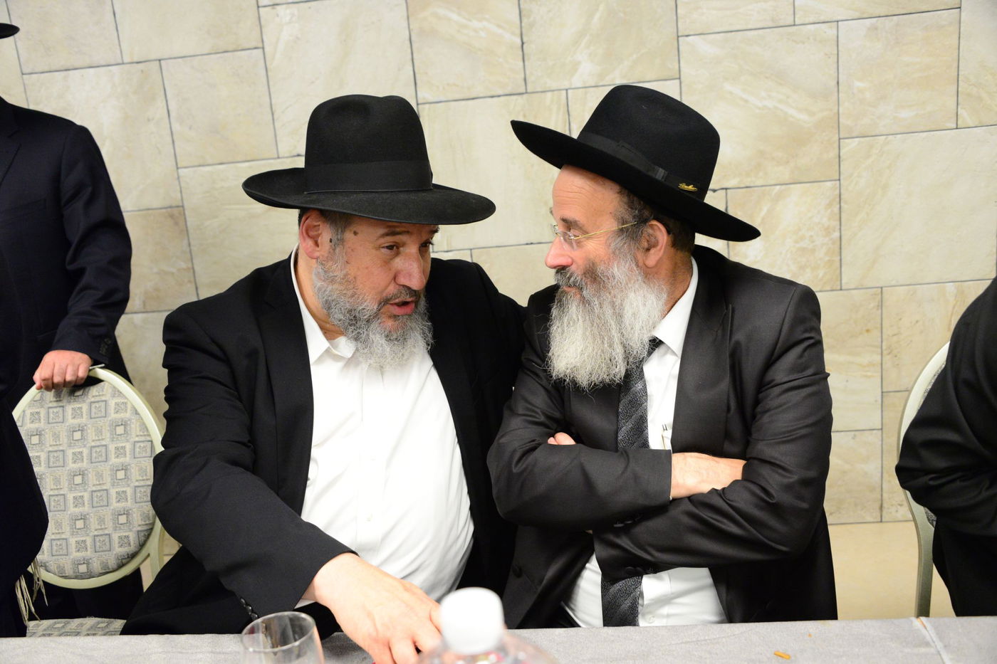 'דגל התורה' חגגה באירוסי בתו של מנחם שפירא