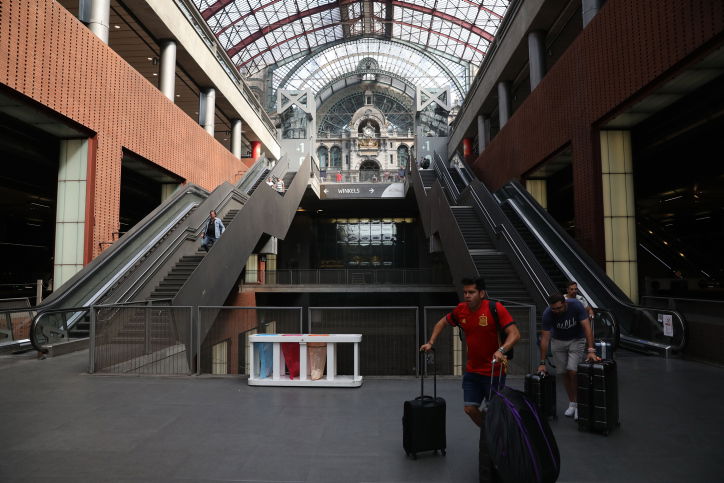 טיול דרך עדשת המצלמה לרחובת אנטוורפן