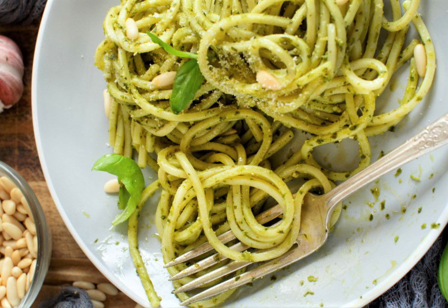 פסטה ברוטב פסטו עסיסי