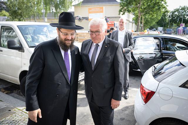 נשיא גרמניה ביקר בביתו של הרב שהותקף