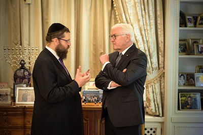 נשיא גרמניה ביקר בביתו של הרב שהותקף