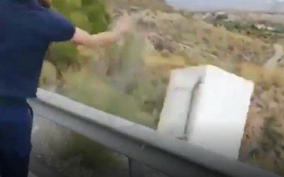 ספרד: אדם יכנס לכלא בגלל זריקת מקרר?