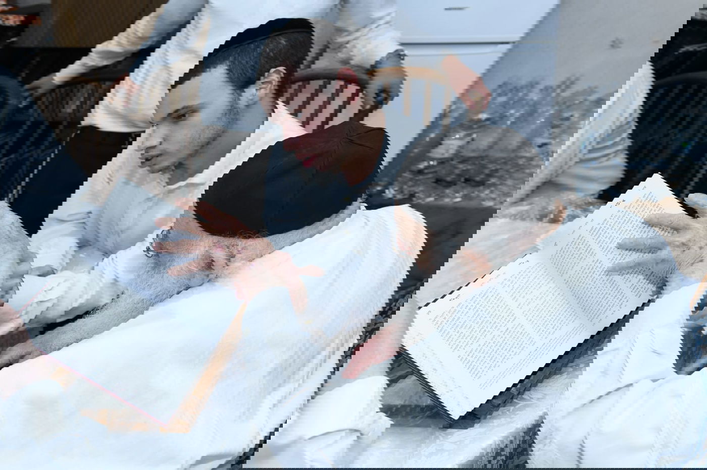 מיוחד: יום בחיי הגאון רבי מאיר גריינמן • צפו