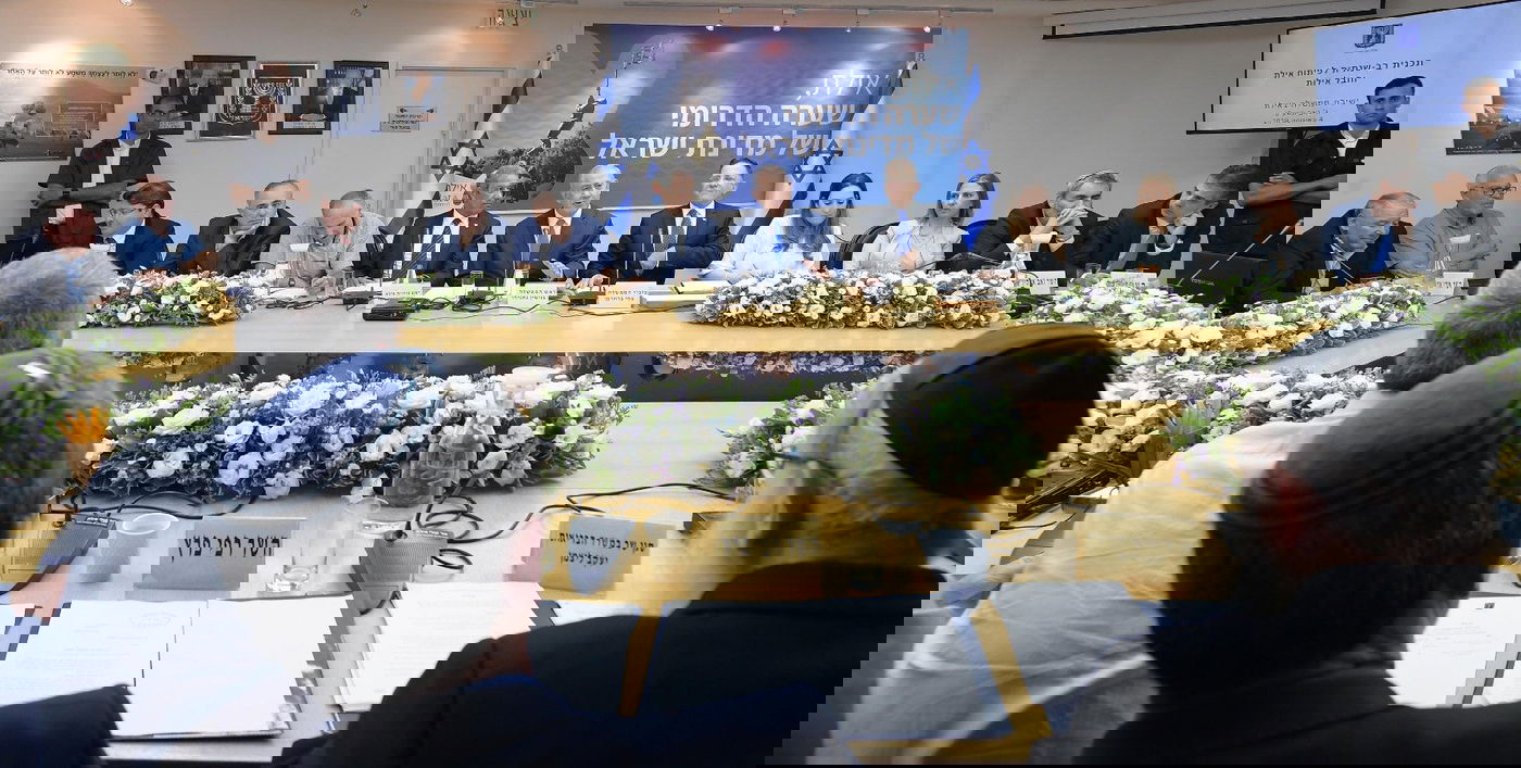 דיון מיוחד באילת: הכיסא של נתניהו הוסע במיוחד