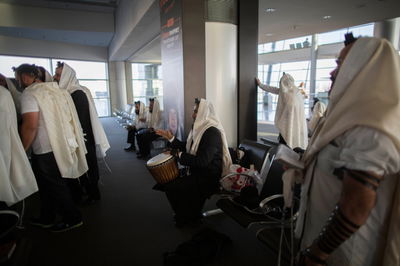 טסים לאומן, ארכיון