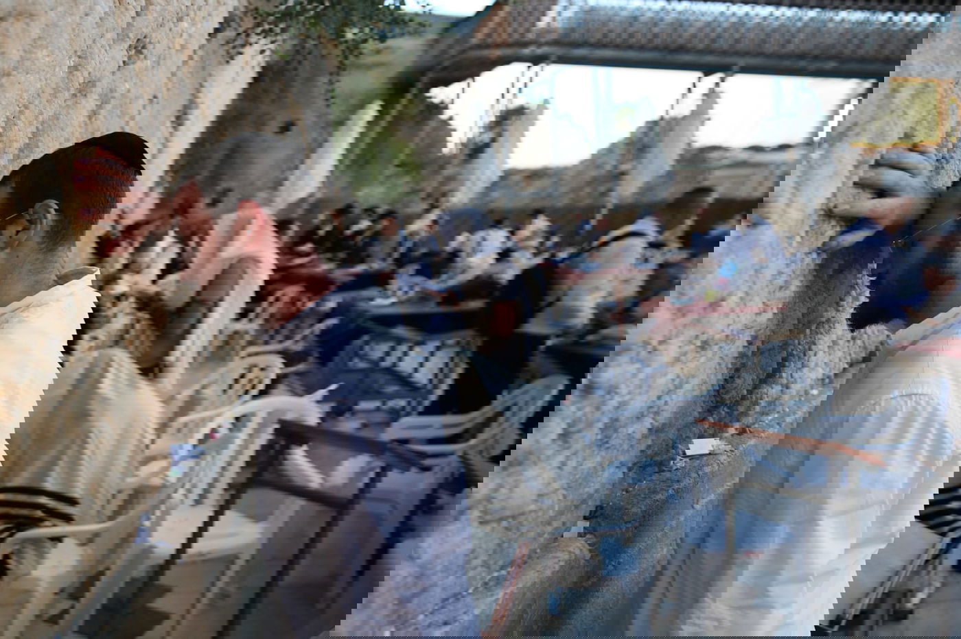 תיעוד: תפילת שחרית ליד שריד בית מקדשנו