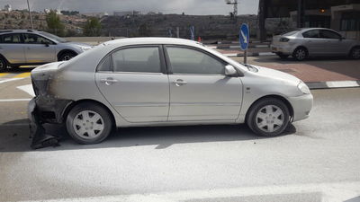 מעבר עופר: רכב עלה באש, הנהגת חולצה