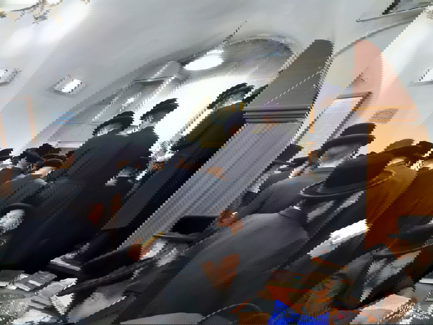 האדמו"ר מנדבורנה-י"ם בקברי צדיקים בצפון