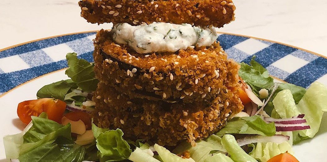 דואט חציל ומוצרלה פריך בליווי מטבל ריקוטה