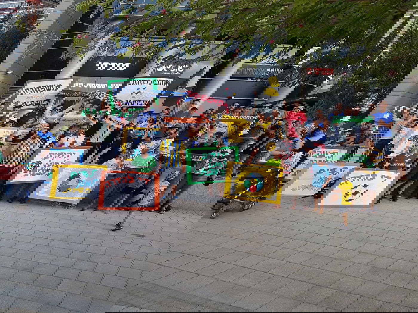 צפו: האוהדים התאחדו בהפגנה למען השבת