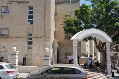 הכניסה לישיבת מיר