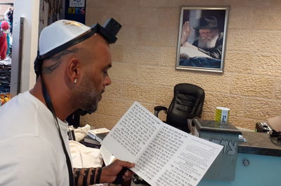 אייל גולן והתפילין