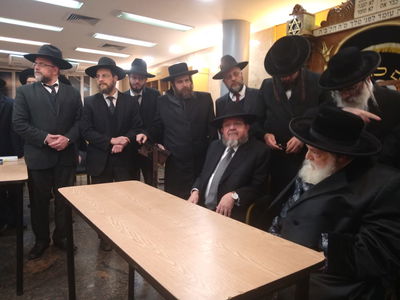 האדמו"ר מתולדות אברהם יצחק בקהילת 'סוכת דוד' בארגנטינה