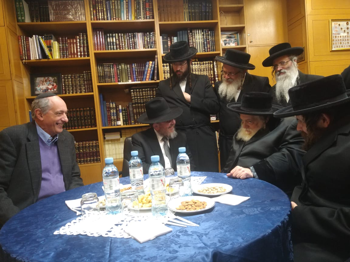 האדמו"ר מתולדות אברהם יצחק בקהילת 'סוכת דוד' בארגנטינה