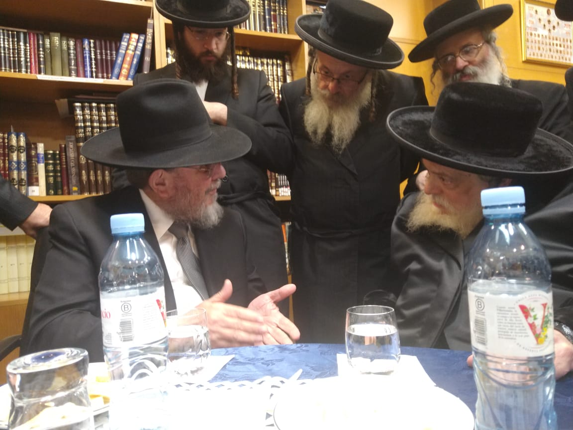 האדמו"ר מתולדות אברהם יצחק בקהילת 'סוכת דוד' בארגנטינה