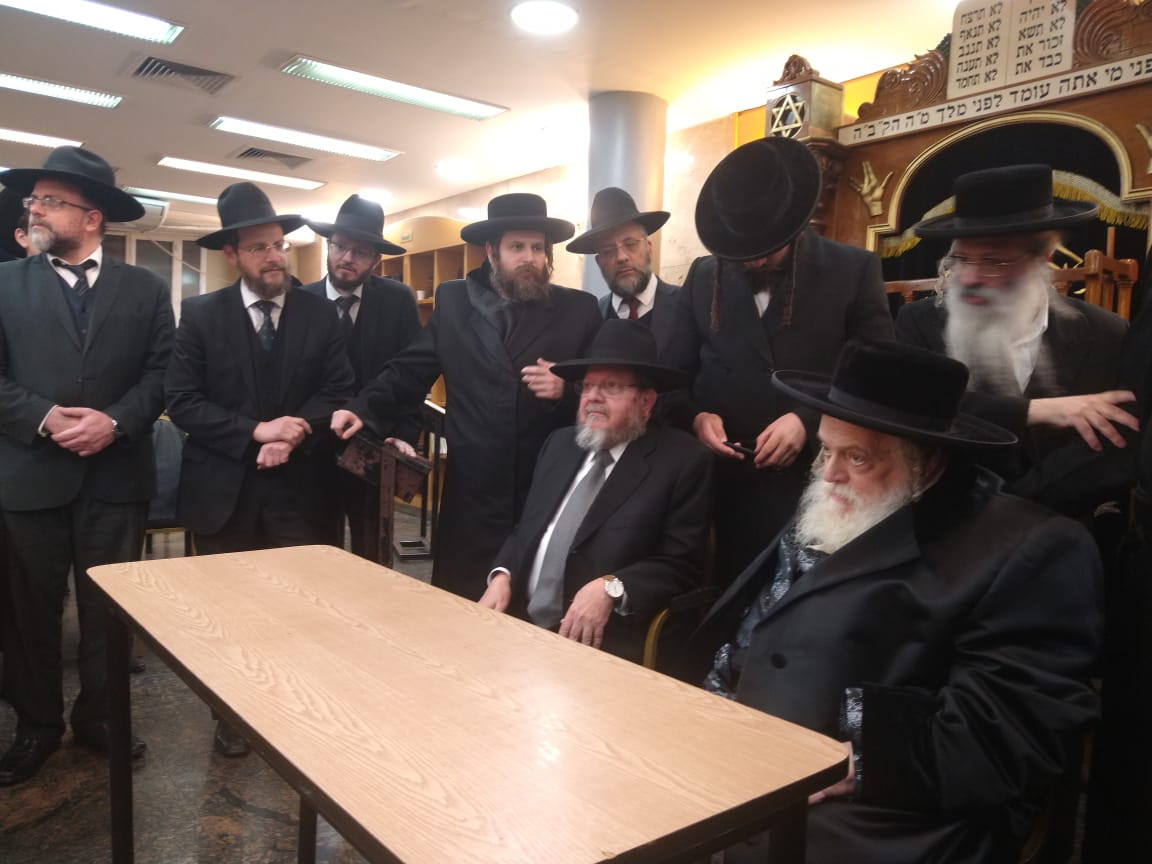 האדמו"ר מתולדות אברהם יצחק בקהילת 'סוכת דוד' בארגנטינה