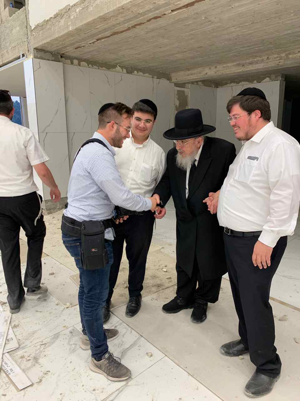 "יצחק אלחנן" בארץ