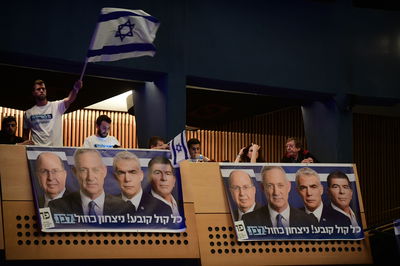 שלטי חוצות של כחול לבן