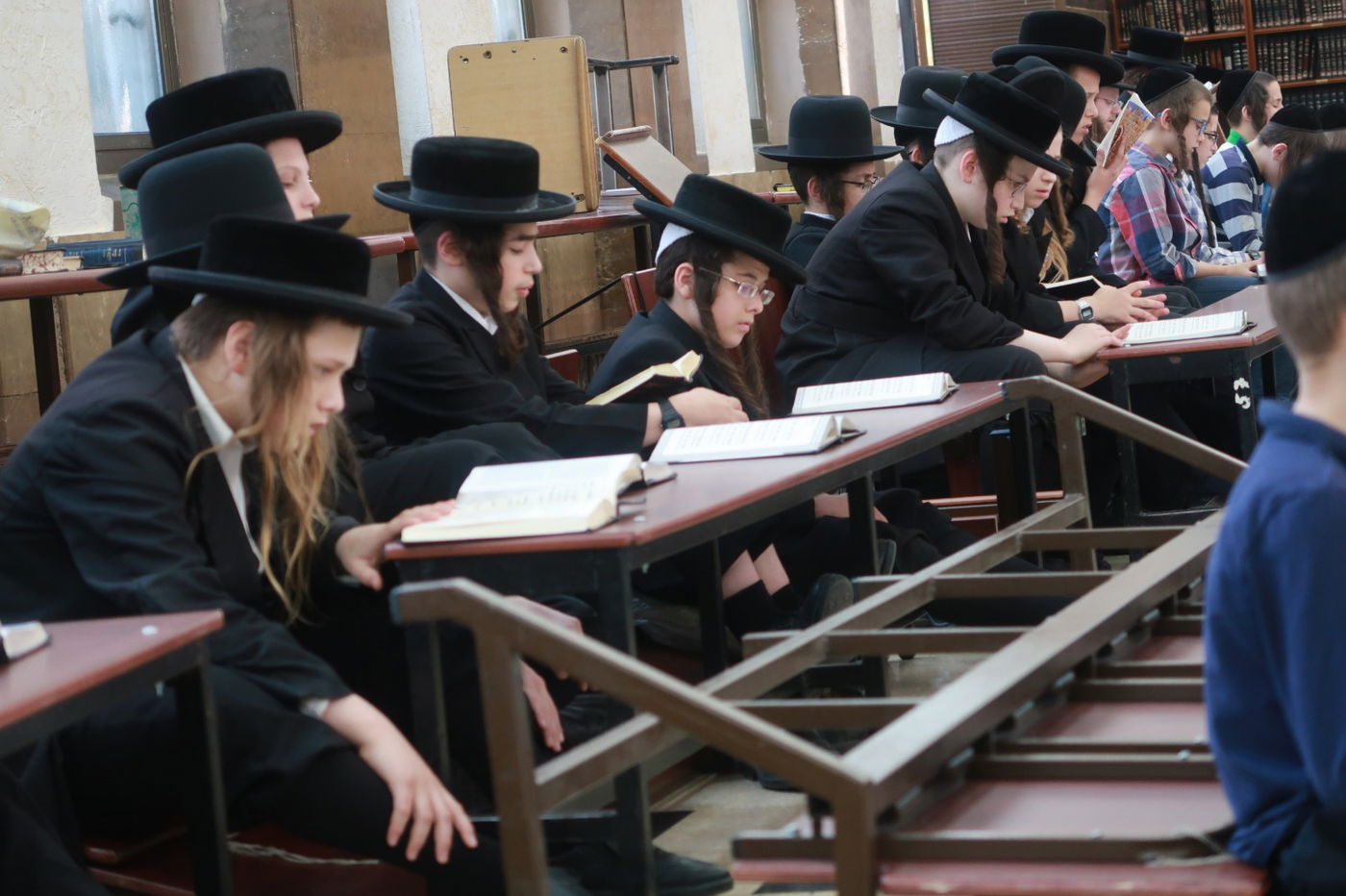 ילדי מאה שערים מבכים את חורבן בית המקדש. צפו