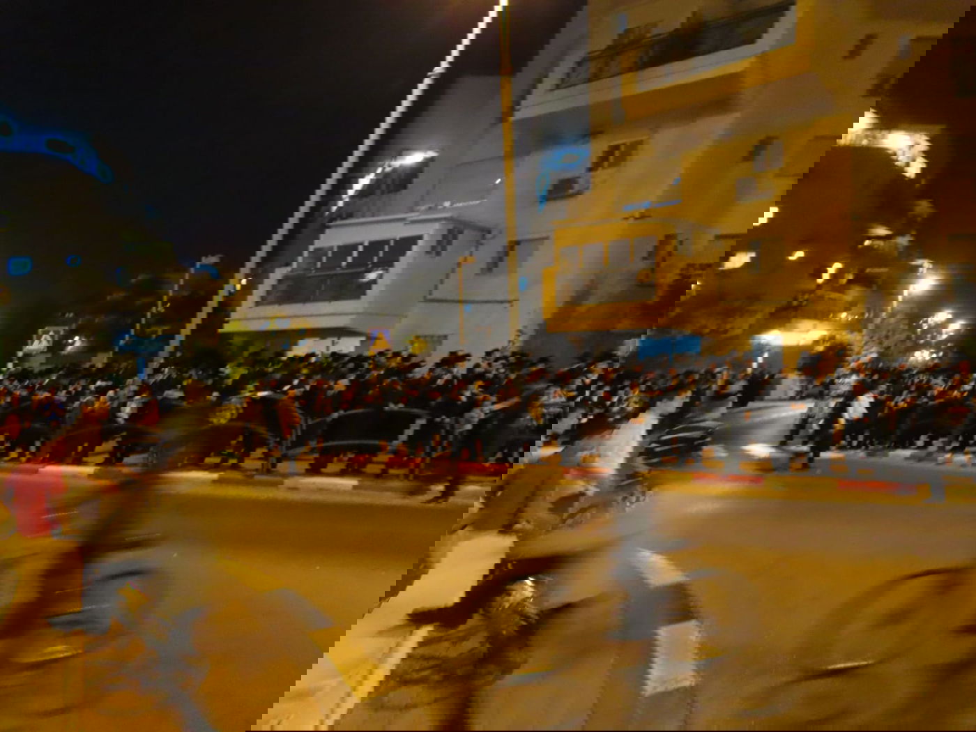 הפגנות סוערות באלעד כנגד 'המויסר' • צפו