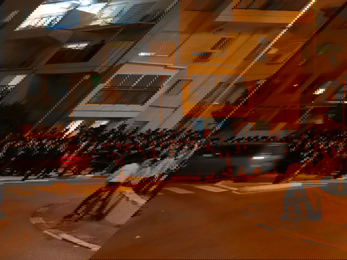 הפגנות סוערות באלעד כנגד 'המויסר' • צפו