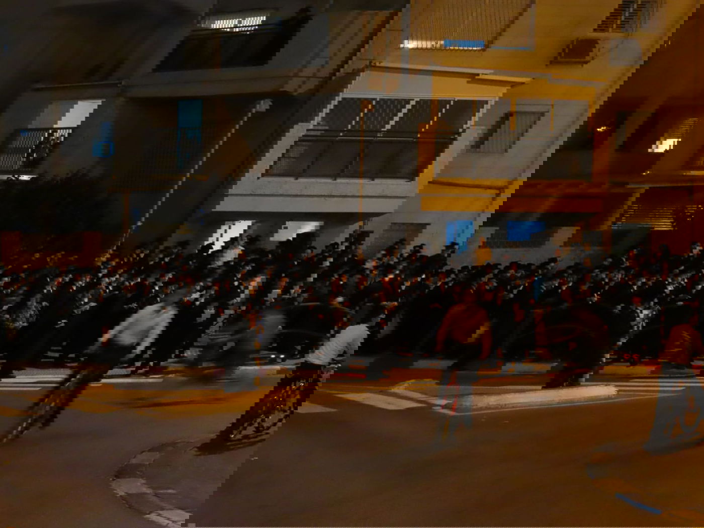 הפגנות סוערות באלעד כנגד 'המויסר' • צפו